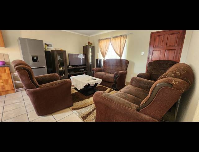 3 BEDROOM HOUSE FOR SALE IN WATERKLOOF HILL ESTATE